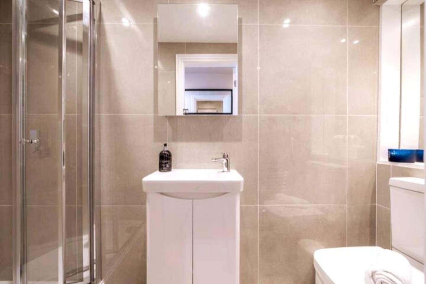 Niru Experience Jewel Of Ifield Road Londra
